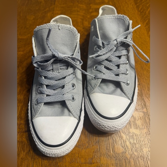 Converse Women’s Shoes in Gray With Silver Glitter Accents & shoelaces - Picture 2 of 6